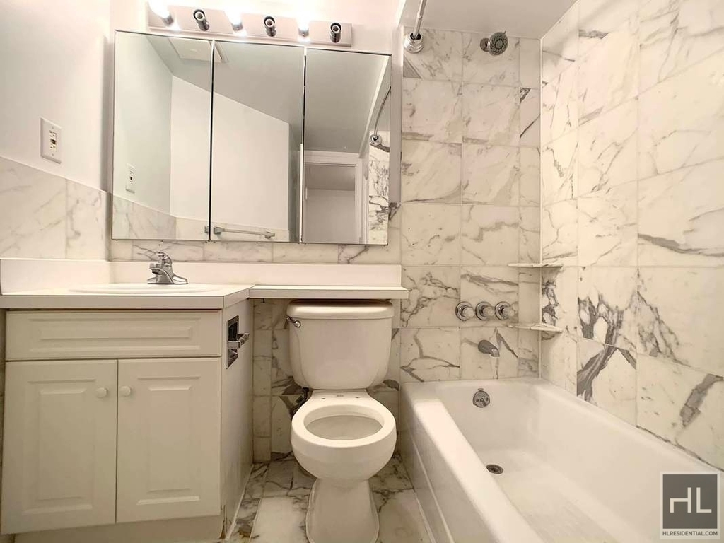 East 46 Street - Photo 5