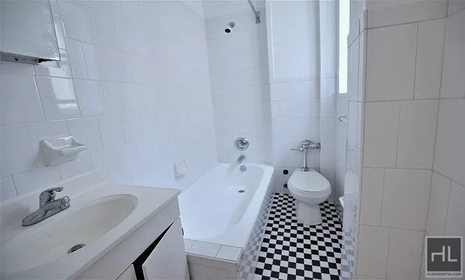 West 45 Street - Photo 4
