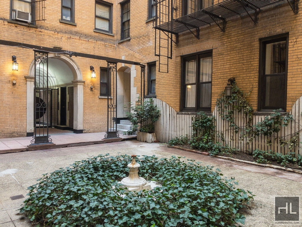 West 45 Street - Photo 5