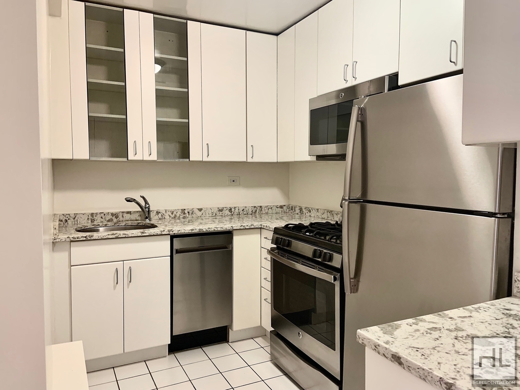 East 49 Street - Photo 5