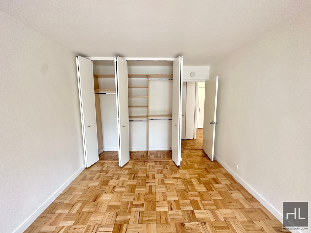 East 49 Street - Photo 4