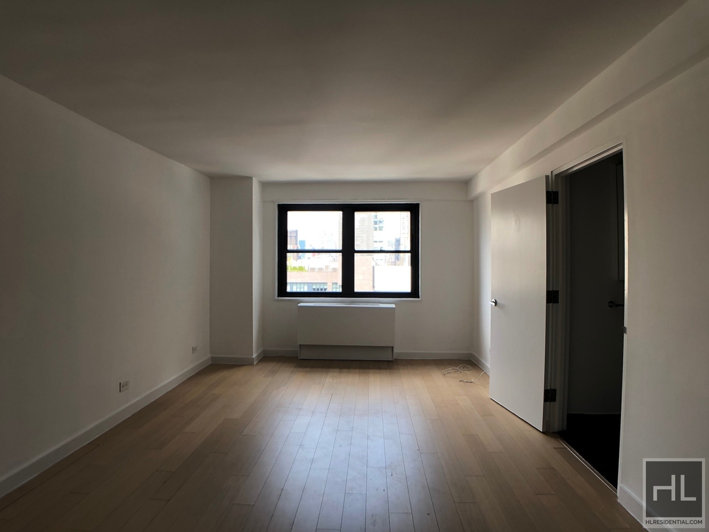 East 39th Street - Photo 0