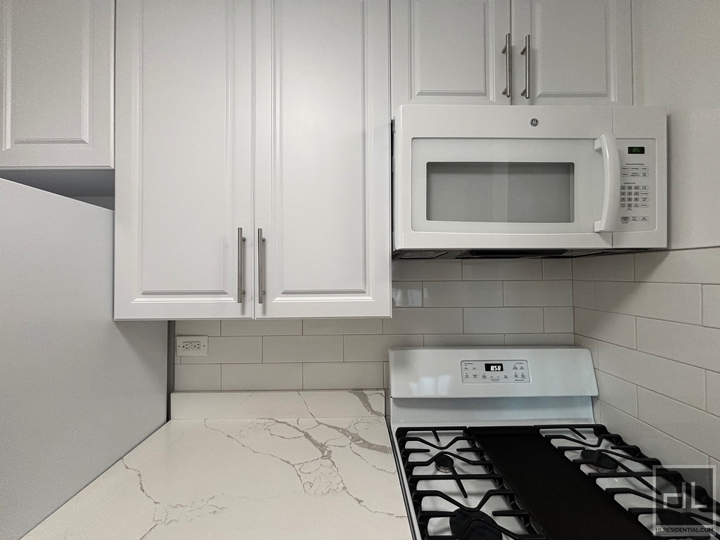 East 71st Street - Photo 4
