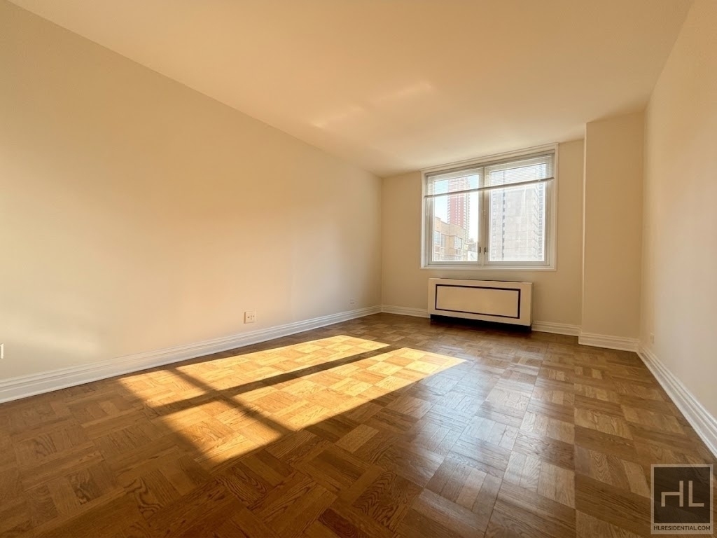 East 71st Street - Photo 10