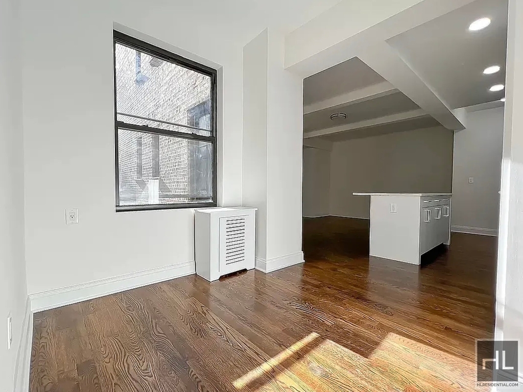 West 68 Street - Photo 2