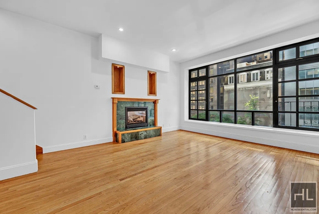 East 57 Street - Photo 0