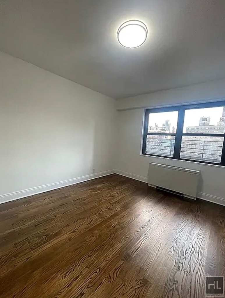 E 89 St - Photo 4