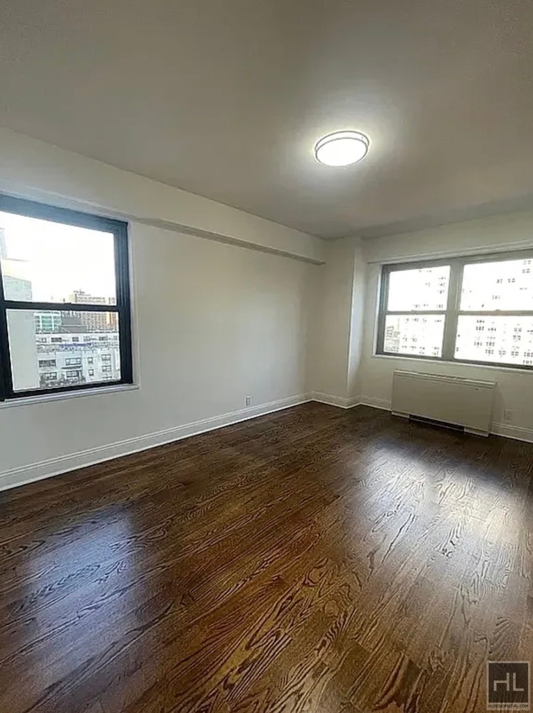 E 89 St - Photo 5