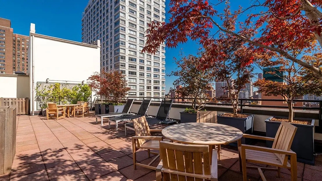 201 East 69th Street - Photo 18