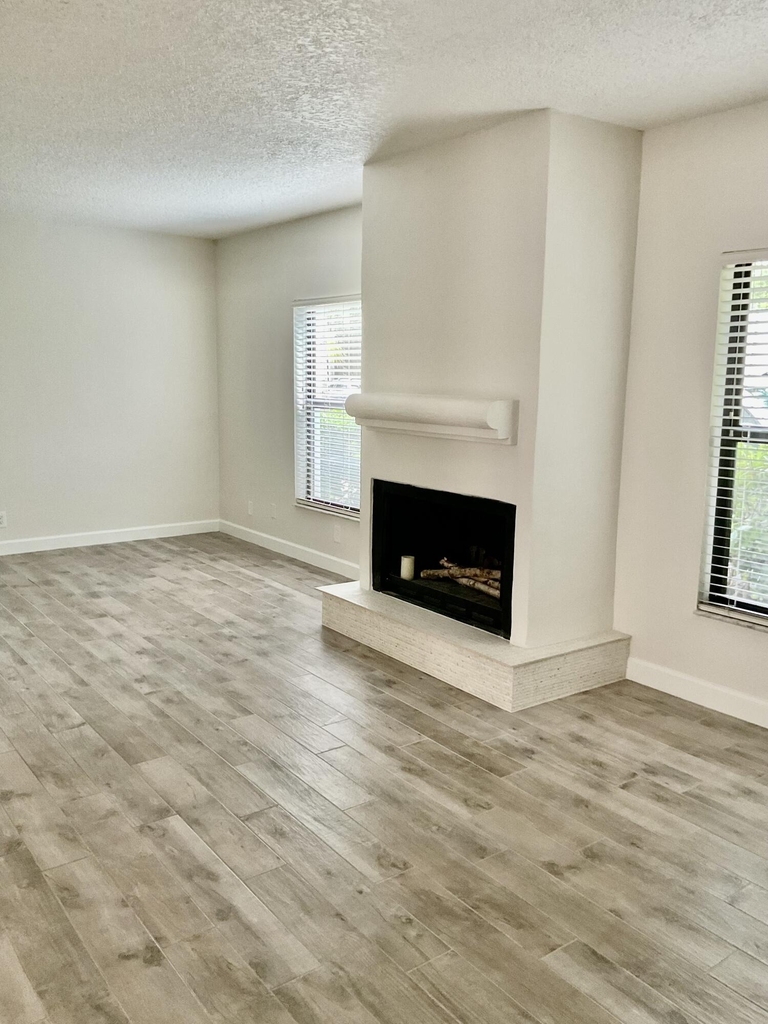 810 Park Place - Photo 0