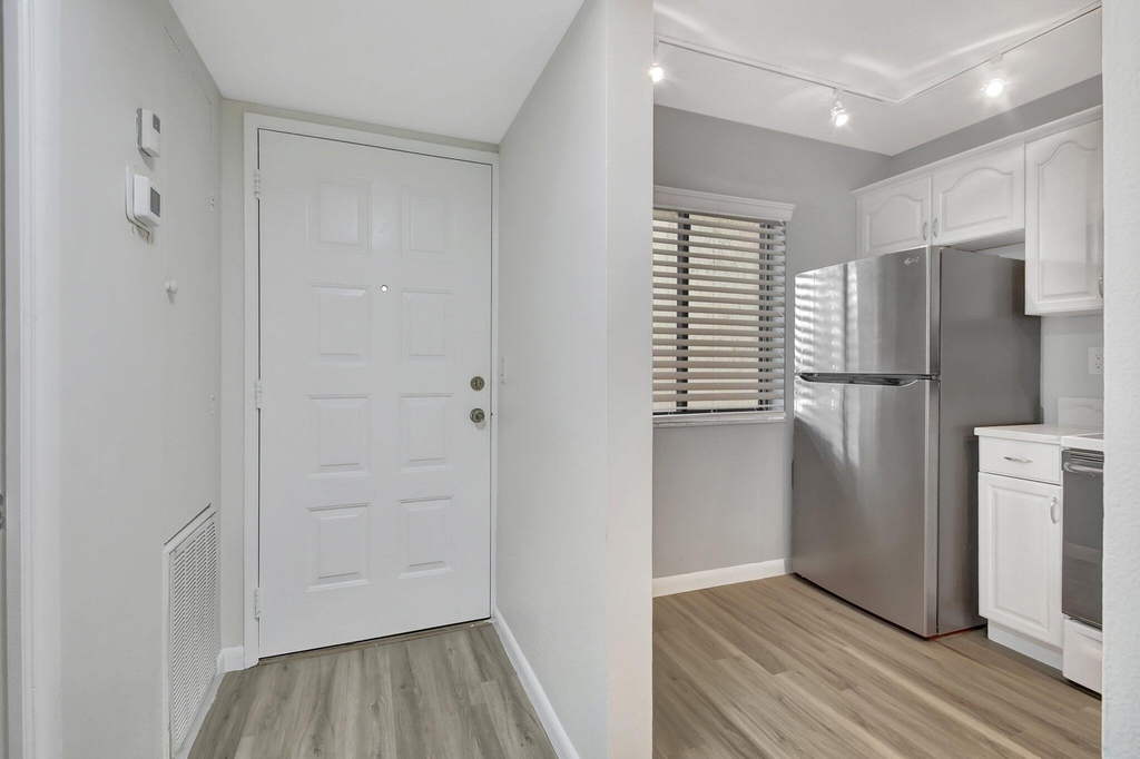 6660 Somerset Drive - Photo 2
