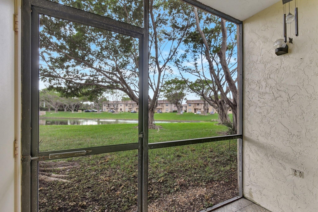 6660 Somerset Drive - Photo 12