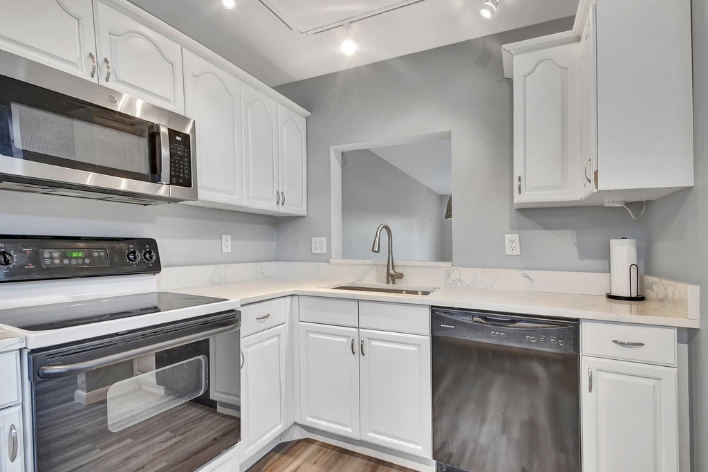 6660 Somerset Drive - Photo 4