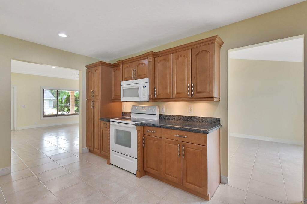 4471 Brandywine Drive - Photo 11