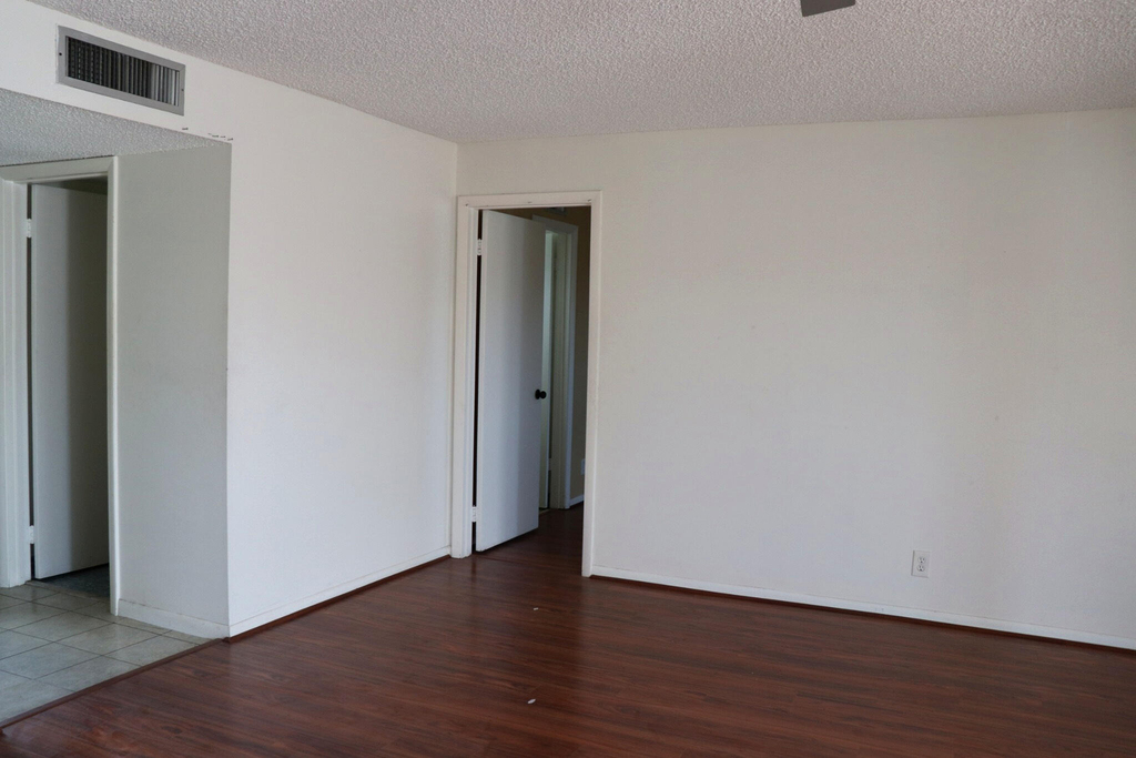 715 Lori Drive - Photo 4