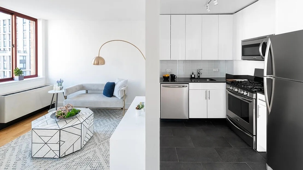 444 West 35th Street - Photo 5