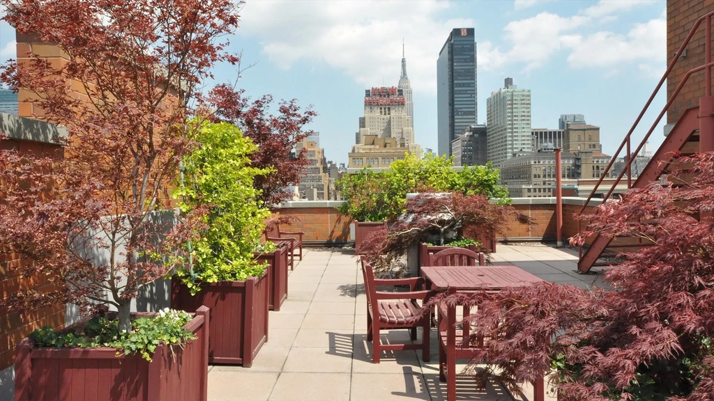 444 West 35th Street - Photo 8