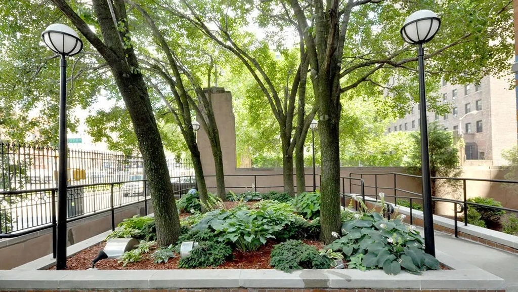 444 West 35th Street - Photo 10