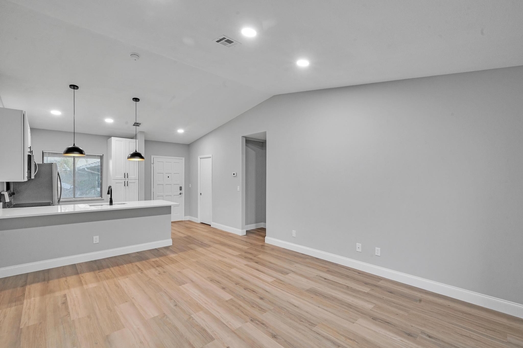 800 Nw Fork Road - Photo 2