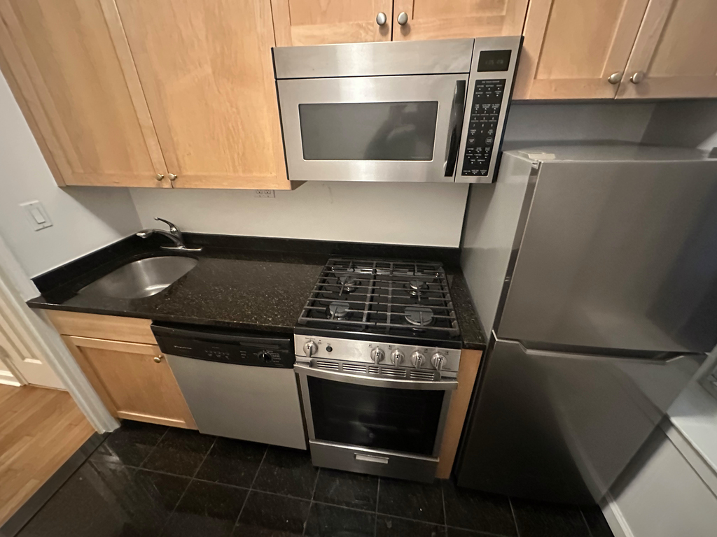 1 Jane Street - Photo 12
