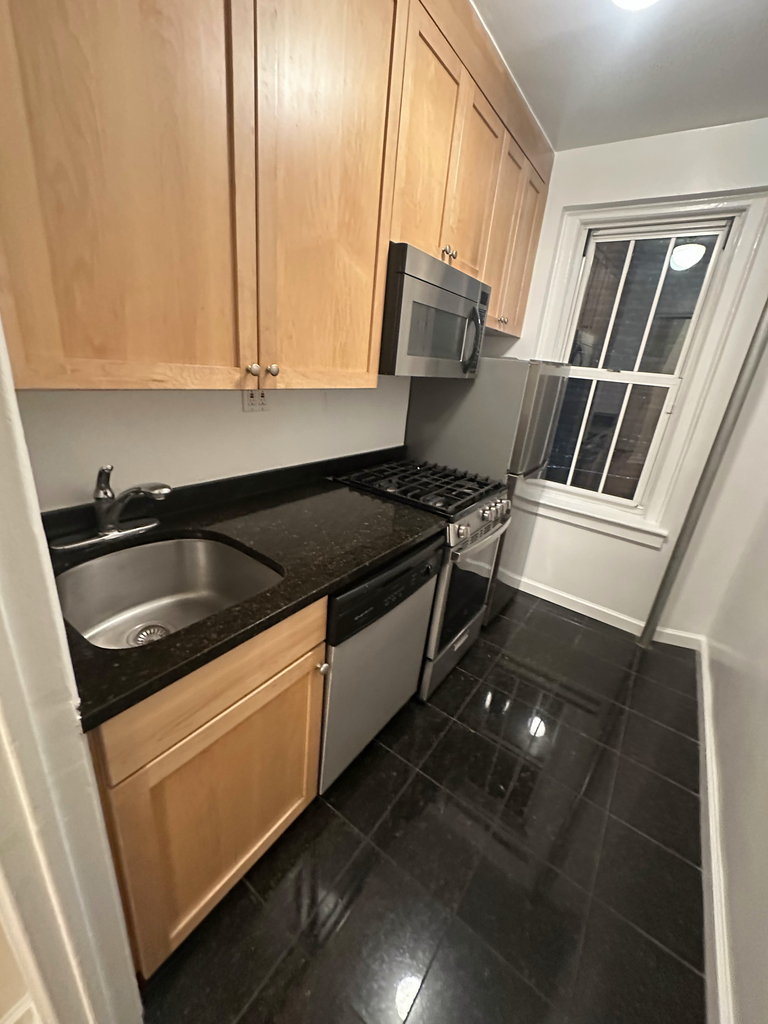 1 Jane Street - Photo 10