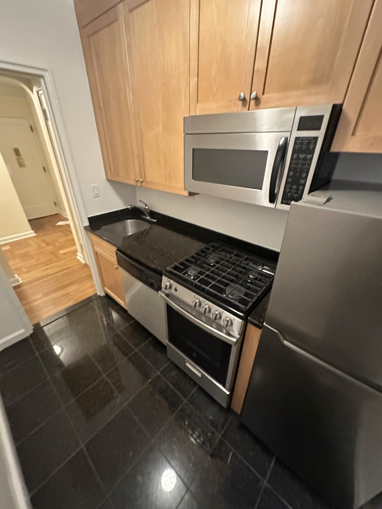 1 Jane Street - Photo 11