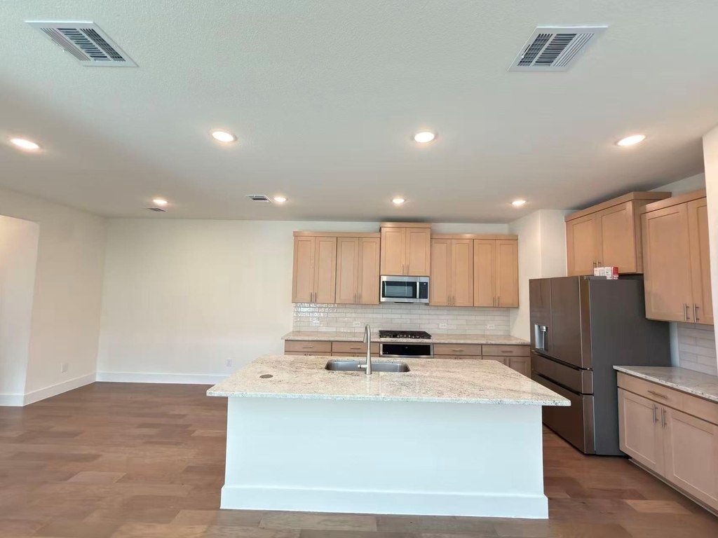 7043 Lathrop Lane - Photo 9
