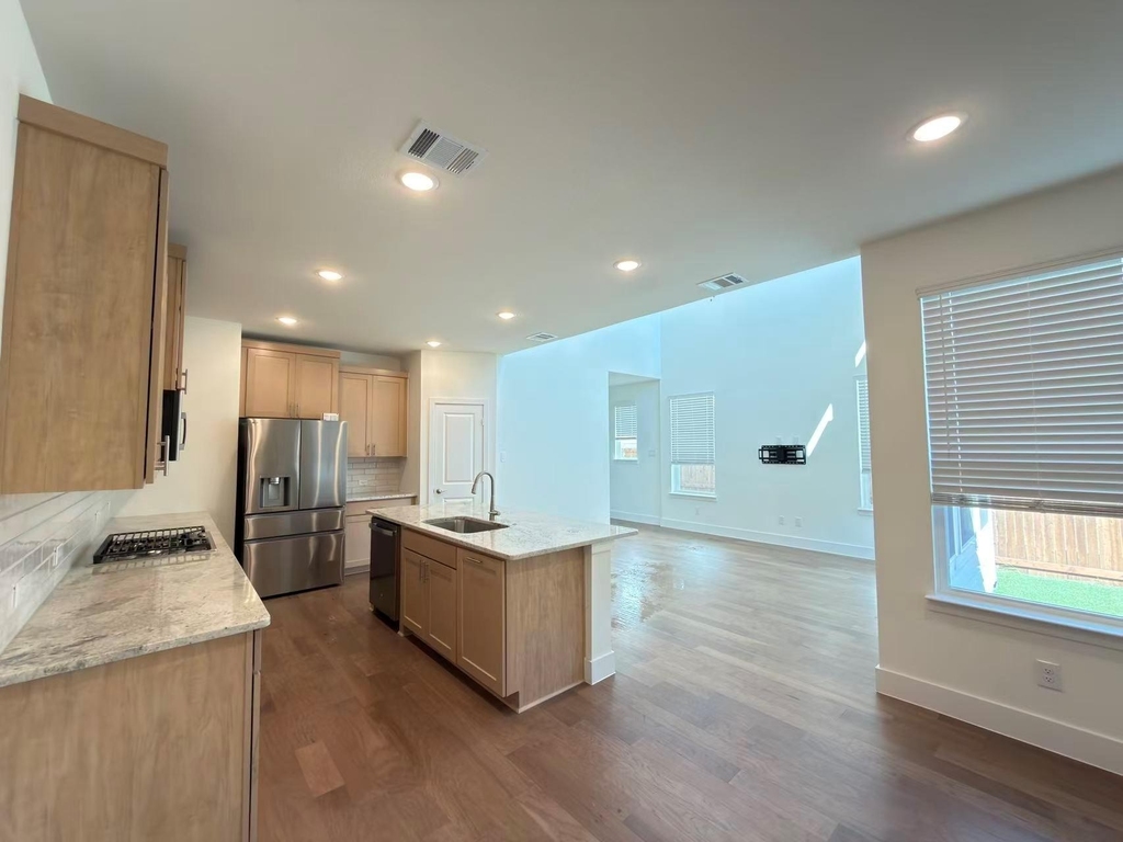 7043 Lathrop Lane - Photo 11