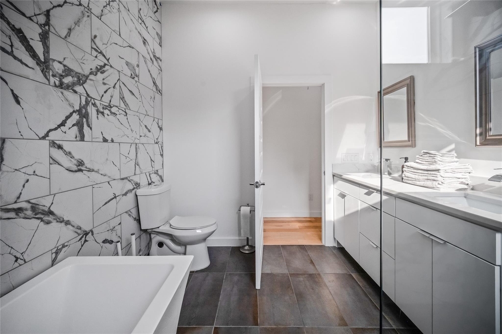 1350 Strickland Street - Photo 19