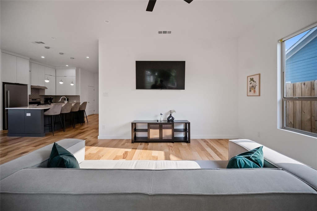 1350 Strickland Street - Photo 4
