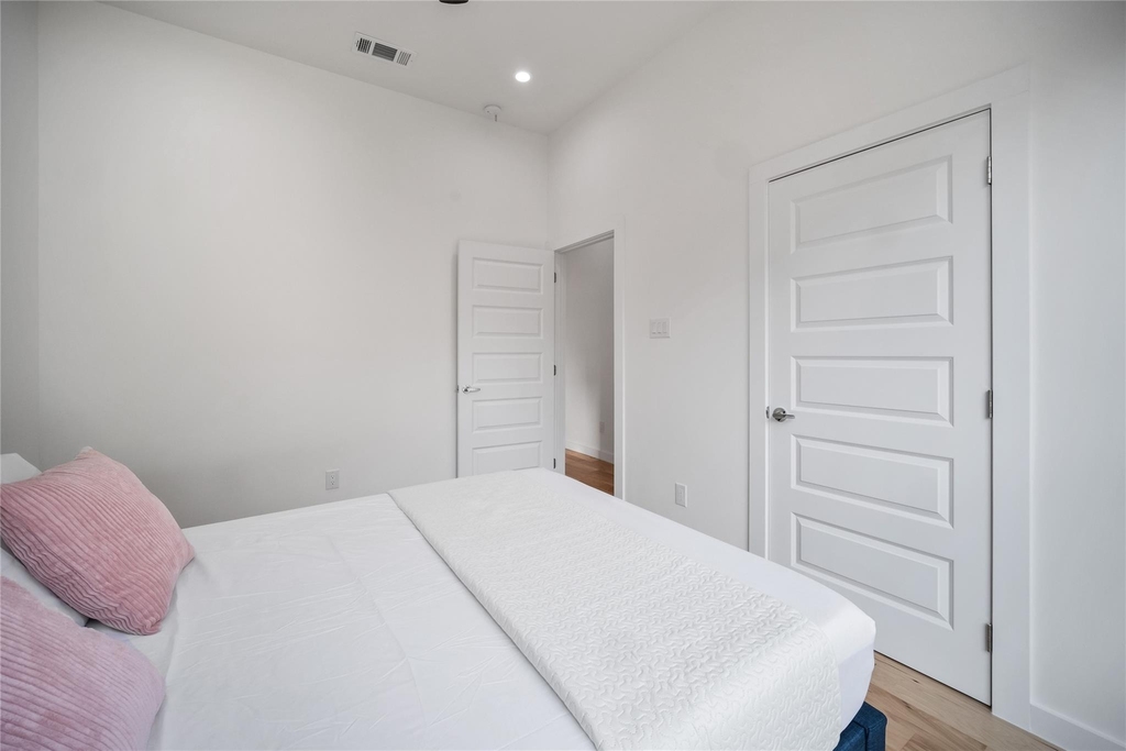 1350 Strickland Street - Photo 17