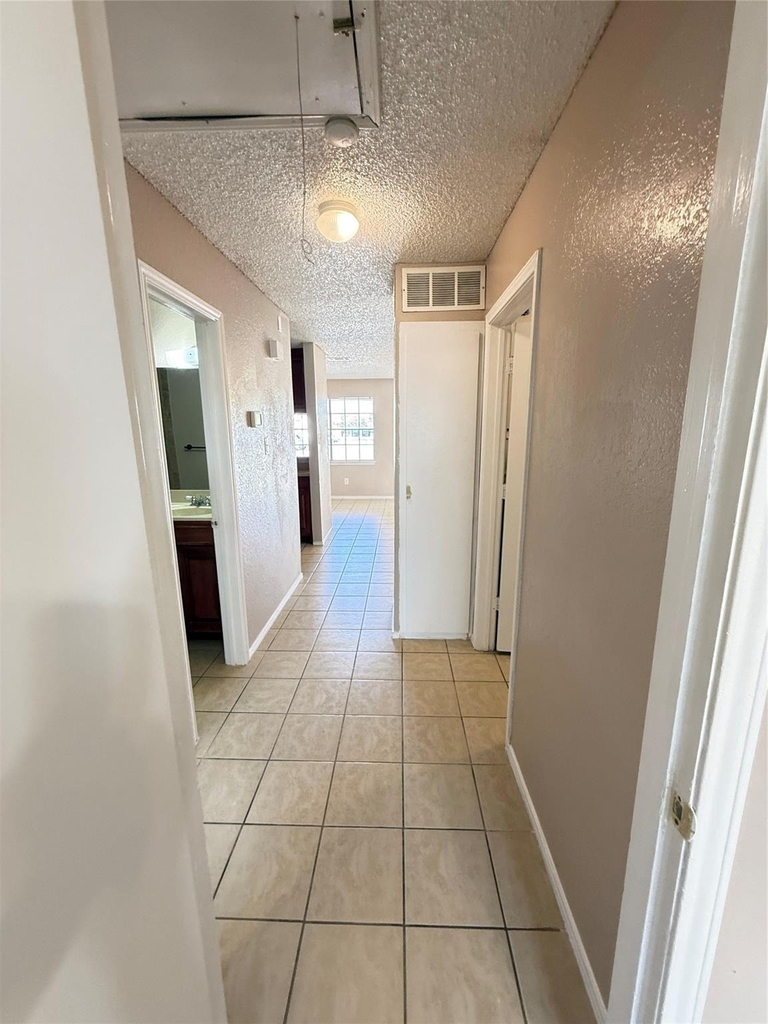 101 West Place - Photo 13
