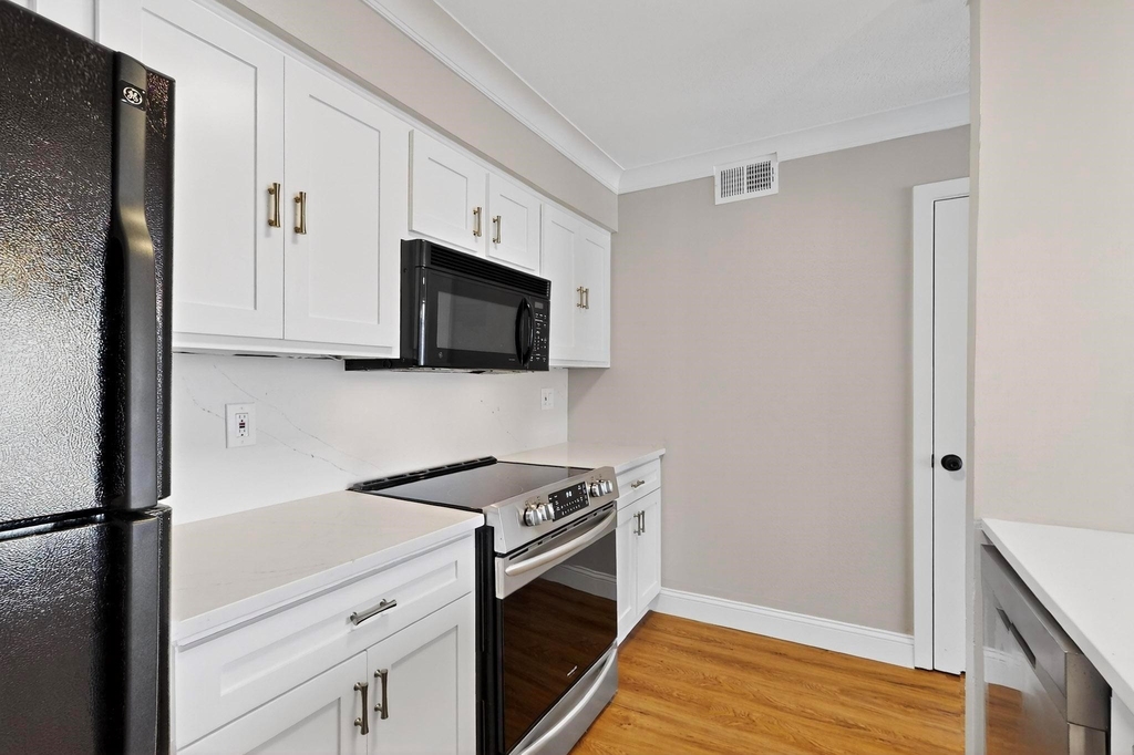 5919 E University Boulevard - Photo 6