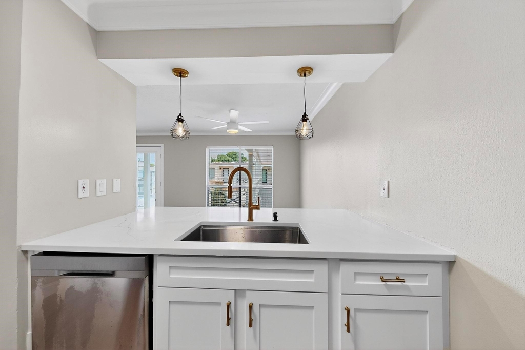 5919 E University Boulevard - Photo 5