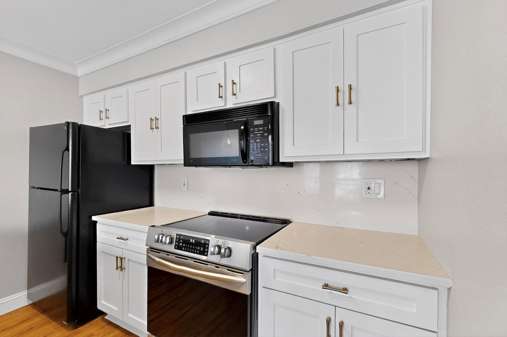 5919 E University Boulevard - Photo 3