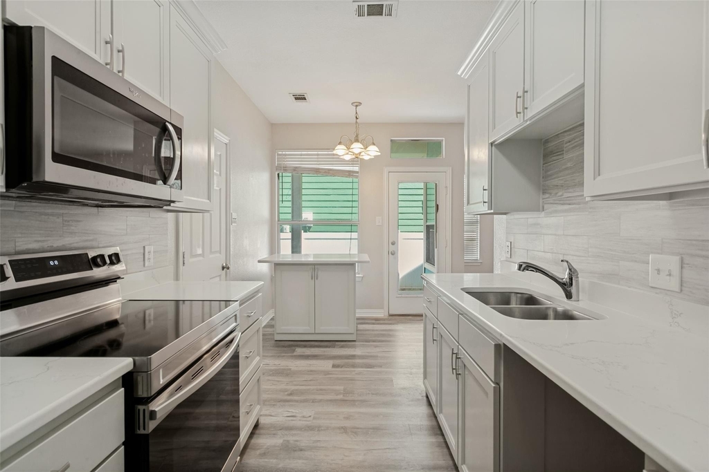 1219 Devonshire Drive - Photo 10