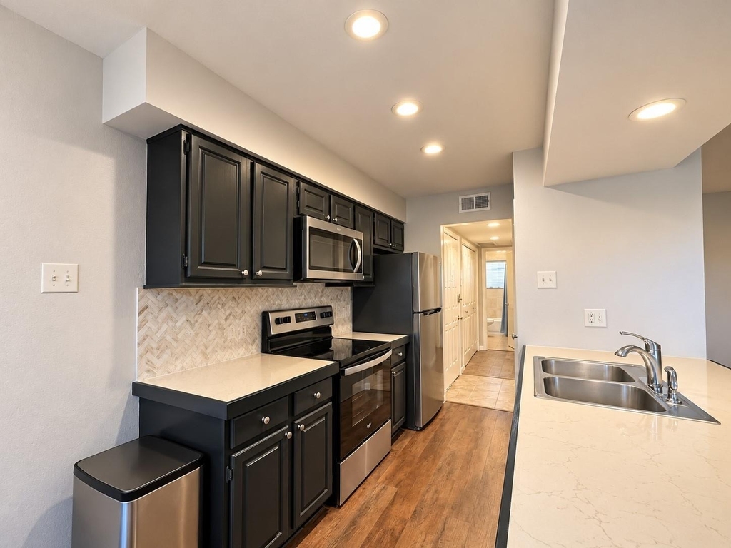 7525 Holly Hill Drive - Photo 10