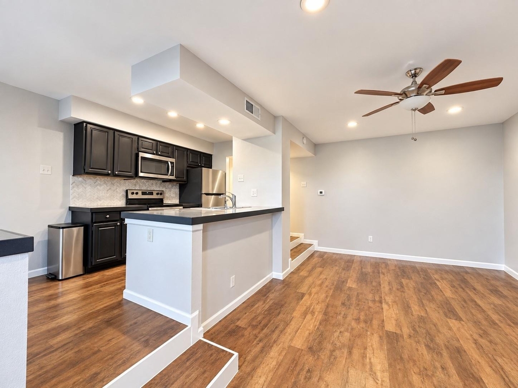 7525 Holly Hill Drive - Photo 4