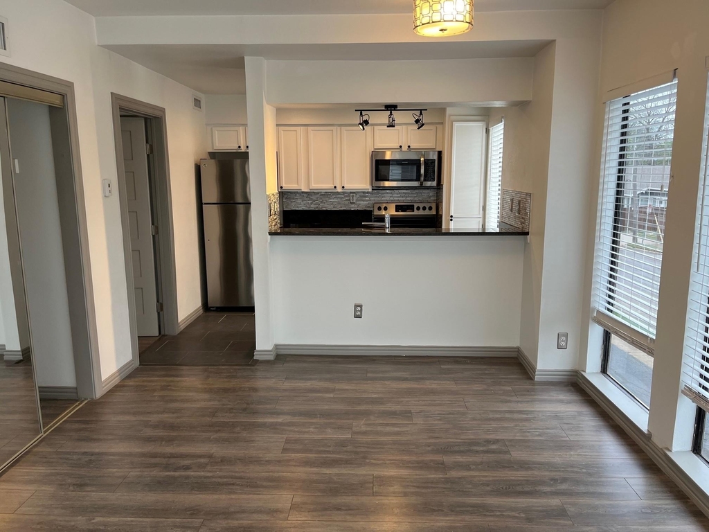 2800 Douglas Avenue - Photo 4
