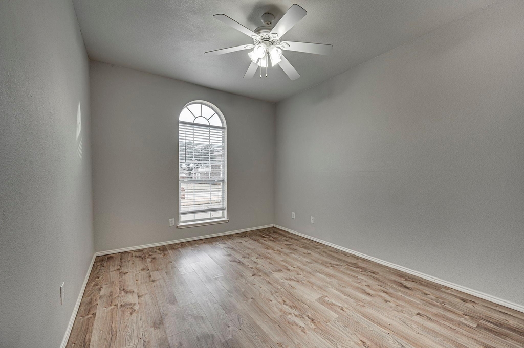 713 Escapade Court - Photo 9
