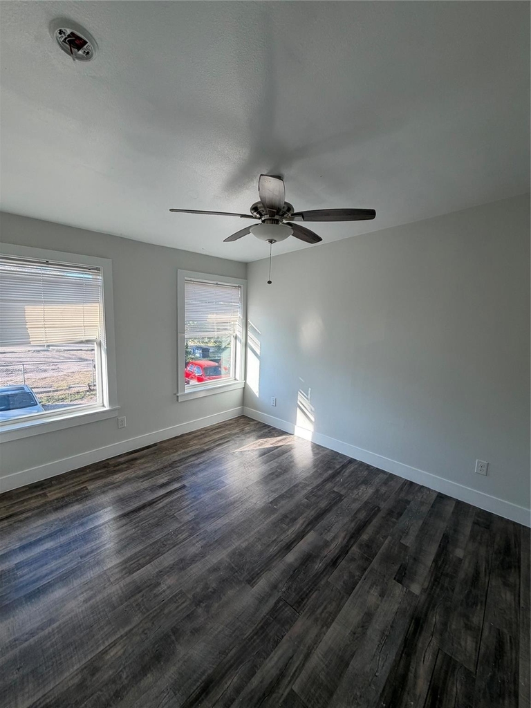 1107 S Ewing Avenue - Photo 5