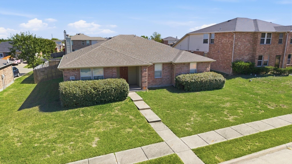 1416 Primrose Lane - Photo 2