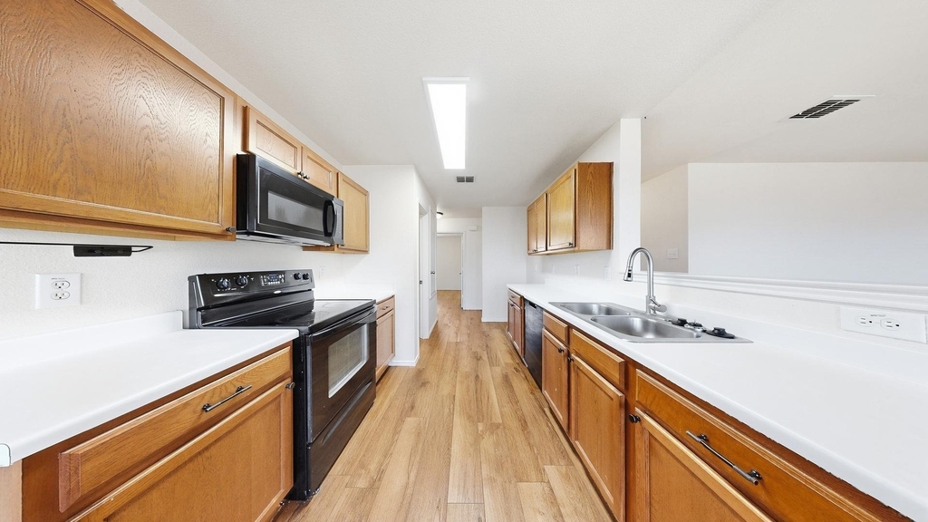 1416 Primrose Lane - Photo 8