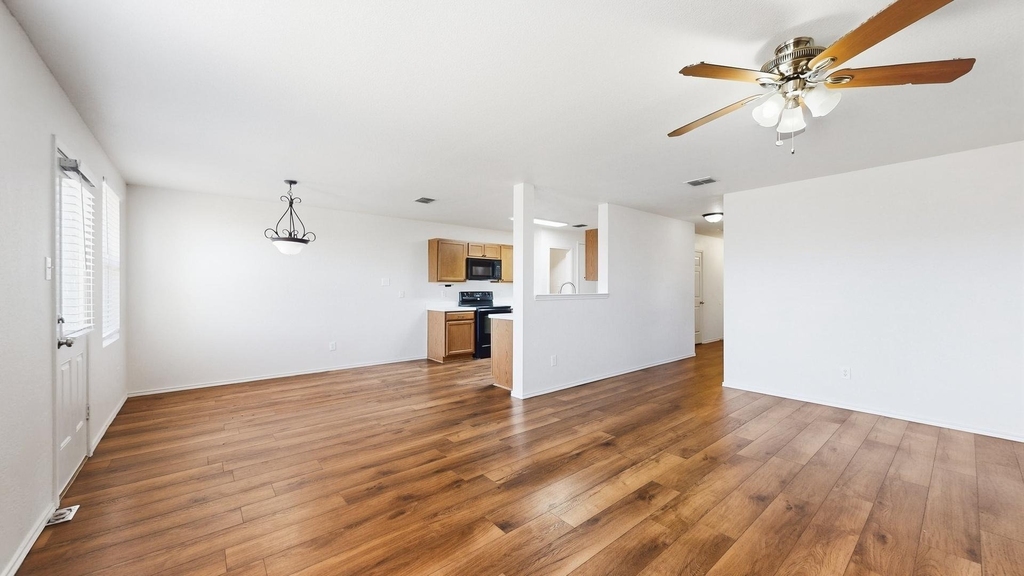 1416 Primrose Lane - Photo 4