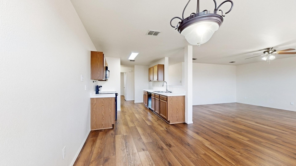 1416 Primrose Lane - Photo 6