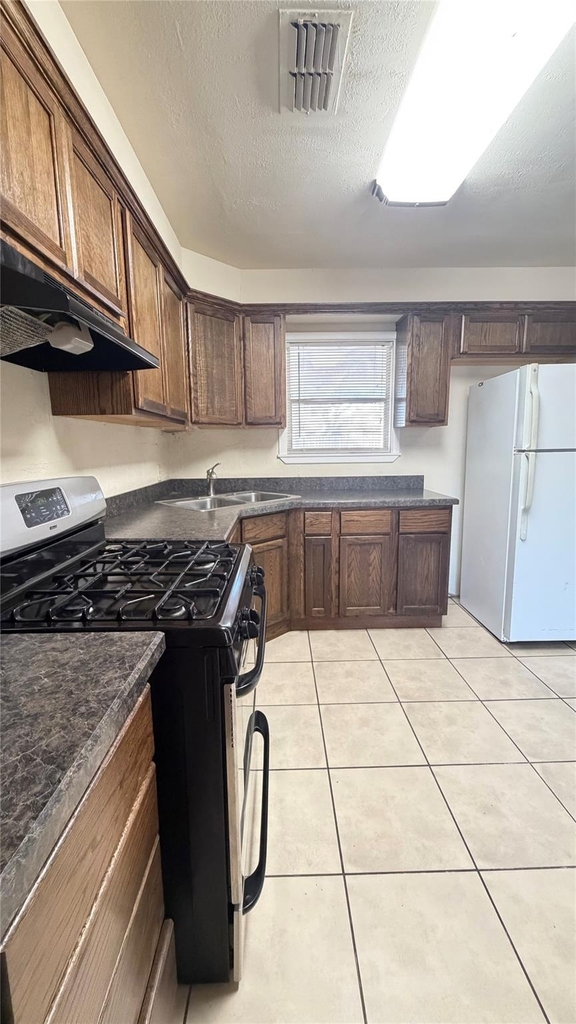 2034 Fannin Street - Photo 8