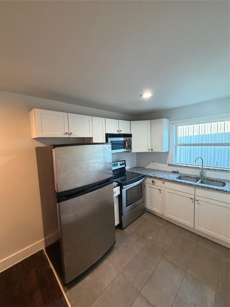 1107 S Ewing Avenue - Photo 1