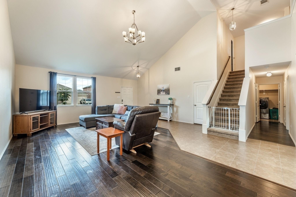 2121 Meadow View Drive - Photo 3