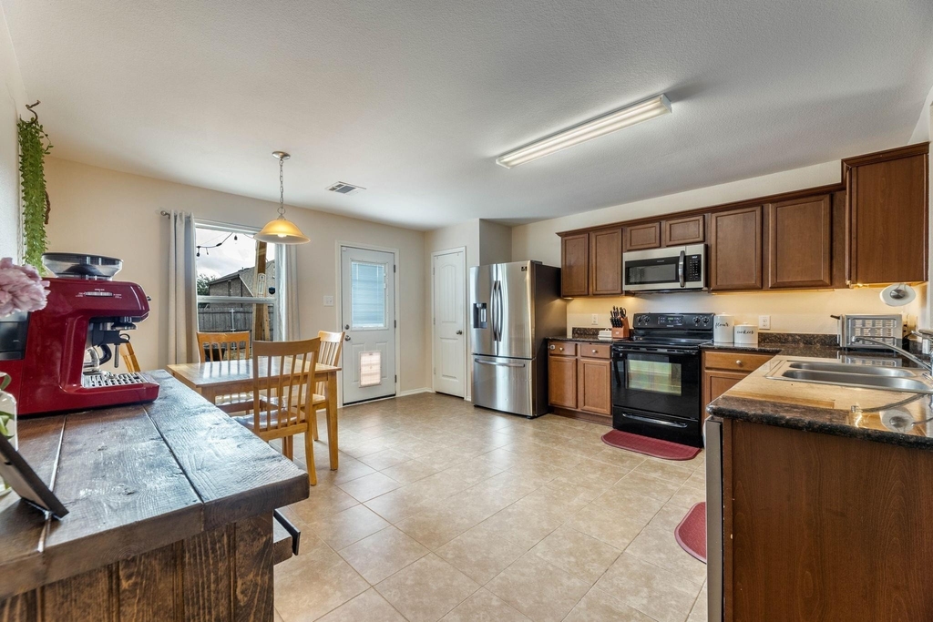2121 Meadow View Drive - Photo 5