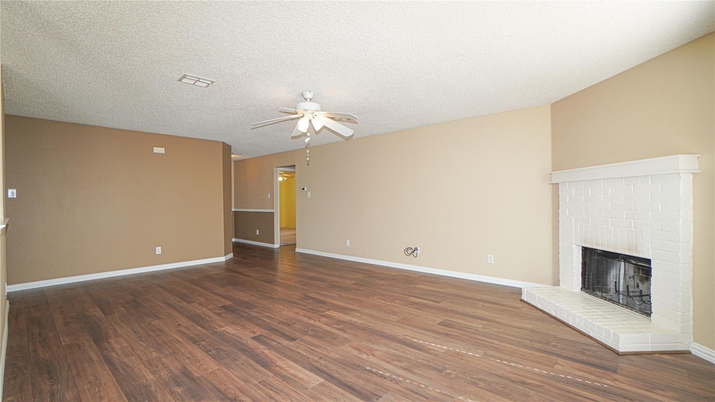 1403 Glenwick Drive - Photo 4